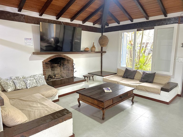 Casa buziana com piscina no melhor ponto de Geribá