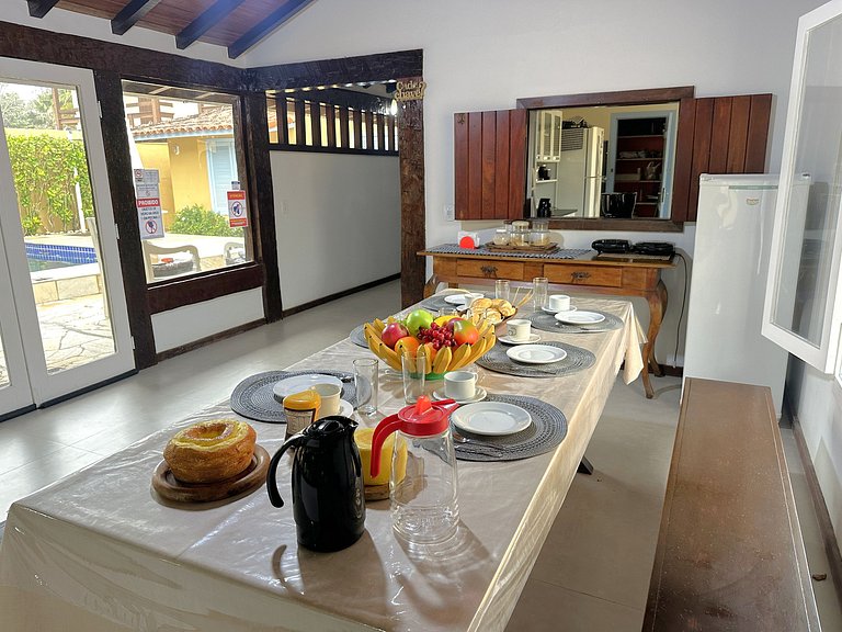 Casa buziana com piscina no melhor ponto de Geribá