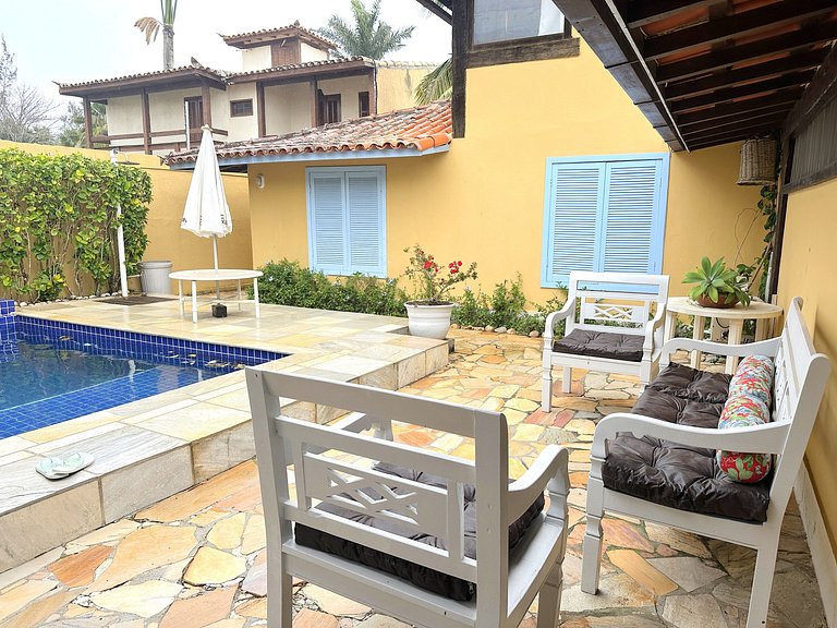Casa buziana com piscina no melhor ponto de Geribá