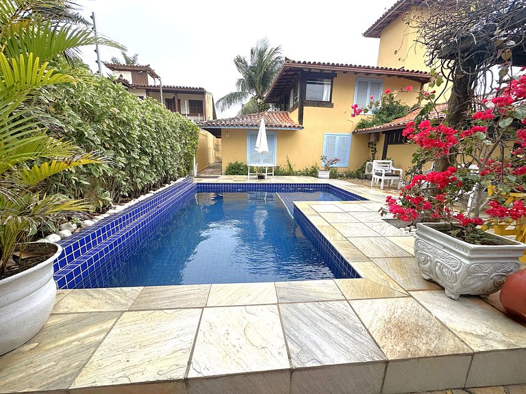 Casa buziana com piscina no melhor ponto de Geribá