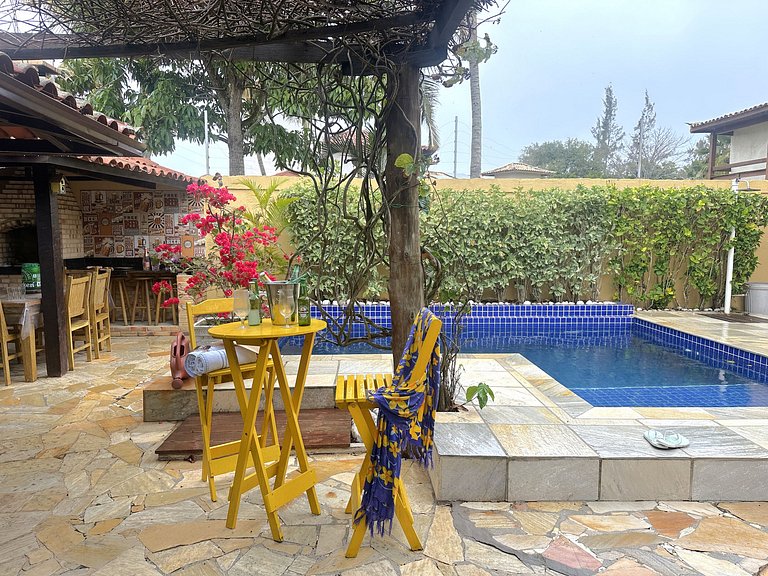 Casa buziana com piscina no melhor ponto de Geribá
