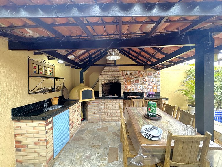 Casa buziana com piscina no melhor ponto de Geribá