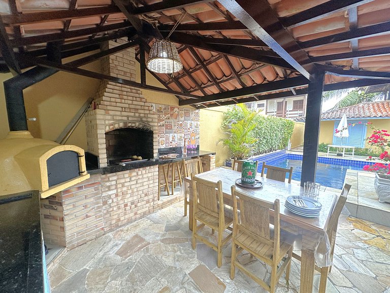 Casa buziana com piscina no melhor ponto de Geribá