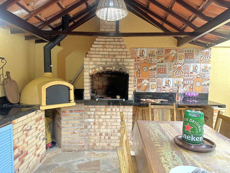 Casa buziana com piscina no melhor ponto de Geribá