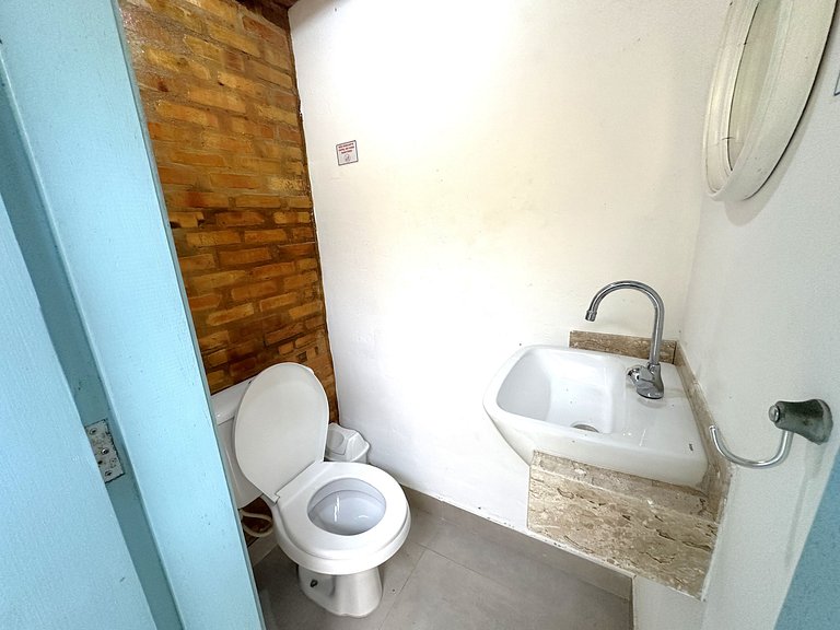 Casa buziana com piscina no melhor ponto de Geribá