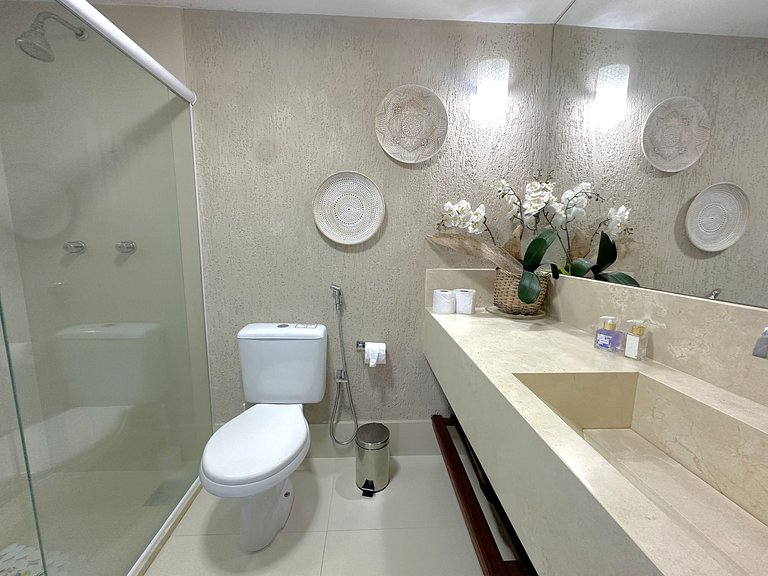 Casa buziana com piscina no melhor ponto de Geribá