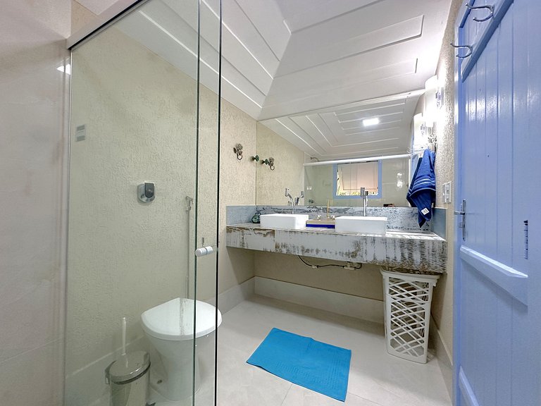 Casa buziana com piscina no melhor ponto de Geribá