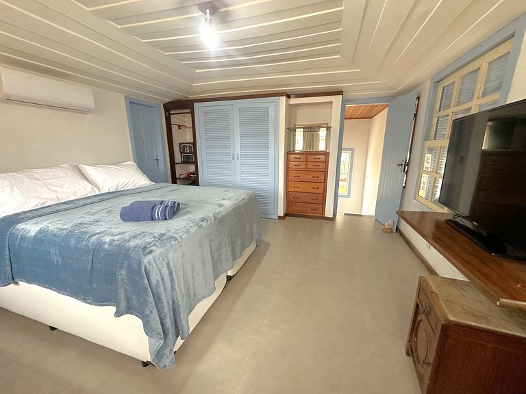 Casa buziana com piscina no melhor ponto de Geribá