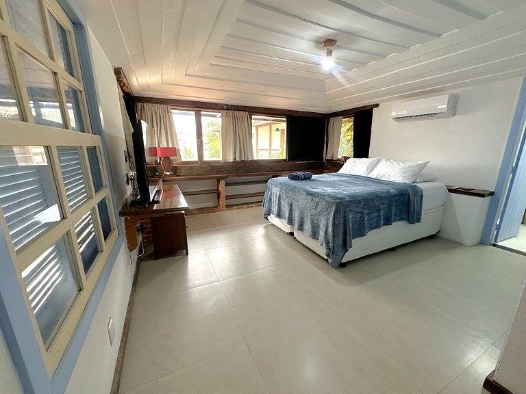 Casa buziana com piscina no melhor ponto de Geribá