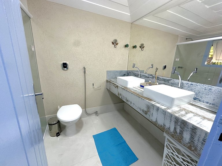 Casa buziana com piscina no melhor ponto de Geribá