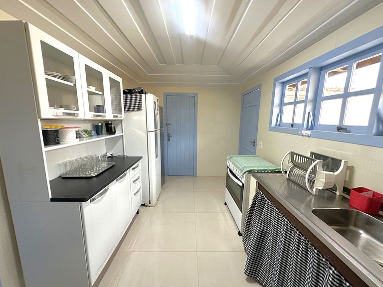 Casa buziana com piscina no melhor ponto de Geribá