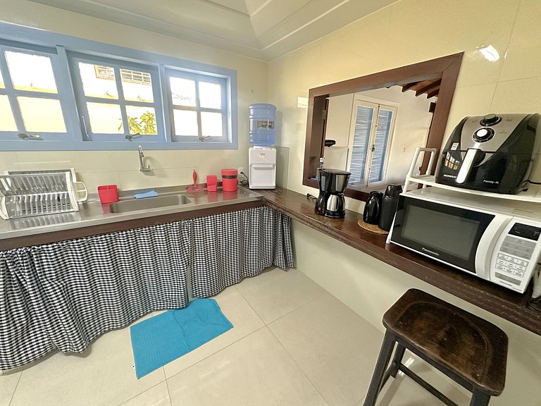 Casa buziana com piscina no melhor ponto de Geribá
