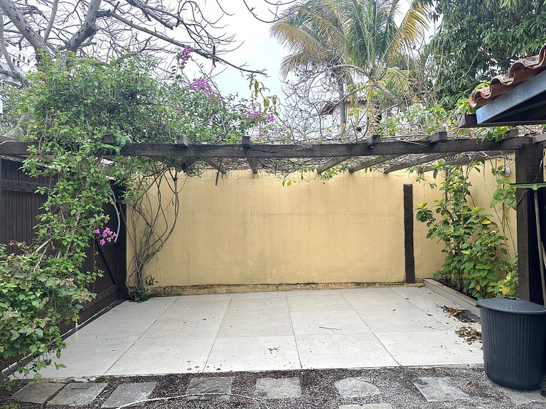 Casa buziana com piscina no melhor ponto de Geribá