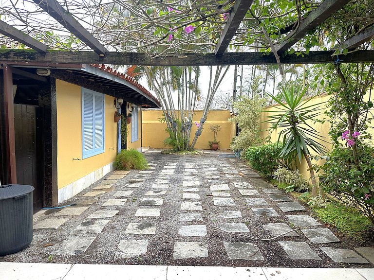Casa buziana com piscina no melhor ponto de Geribá