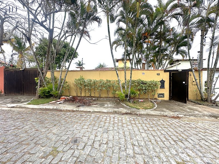 Casa buziana com piscina no melhor ponto de Geribá