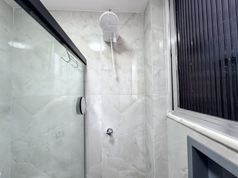 Ap. na beira da praia, ótima localização | ROMM318