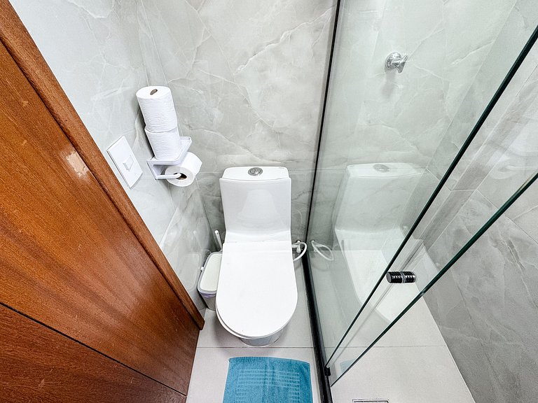 Ap. na beira da praia, ótima localização | ROMM318