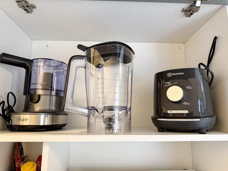 Ap. na beira da praia, ótima localização | ROMM318